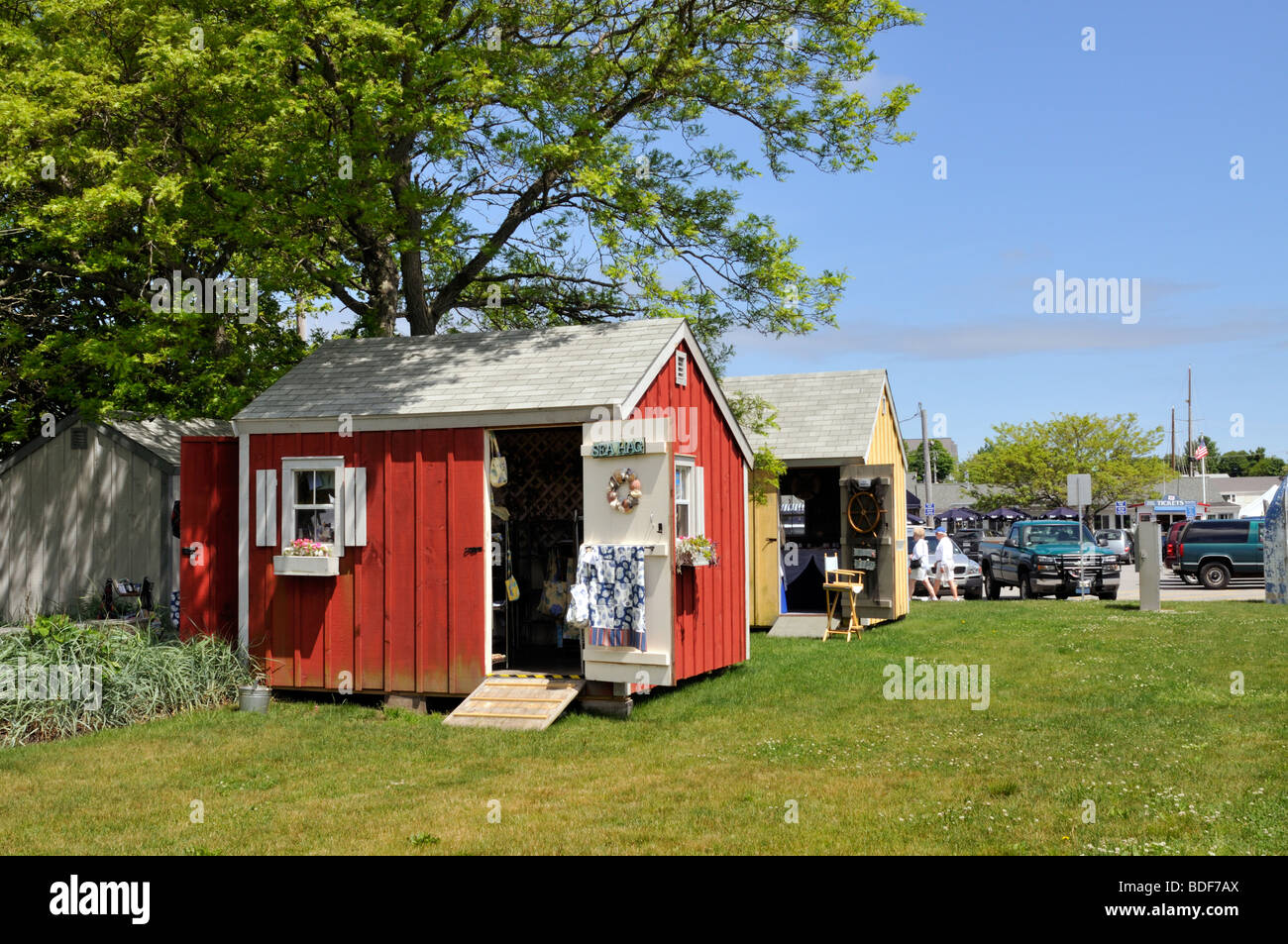 Artist shacks or shanties on Hyannis Harbor, Cape Cod for selling their arts and crafts in summer Stock Photo