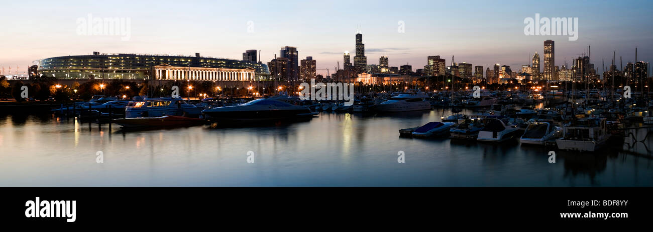 Night view chicago from sears hi-res stock photography and images - Alamy