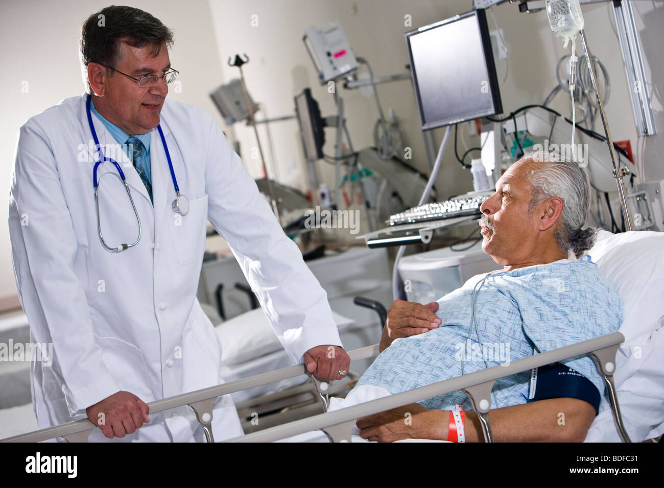 Doctor talking with patient in hospital room Stock Photo - Alamy