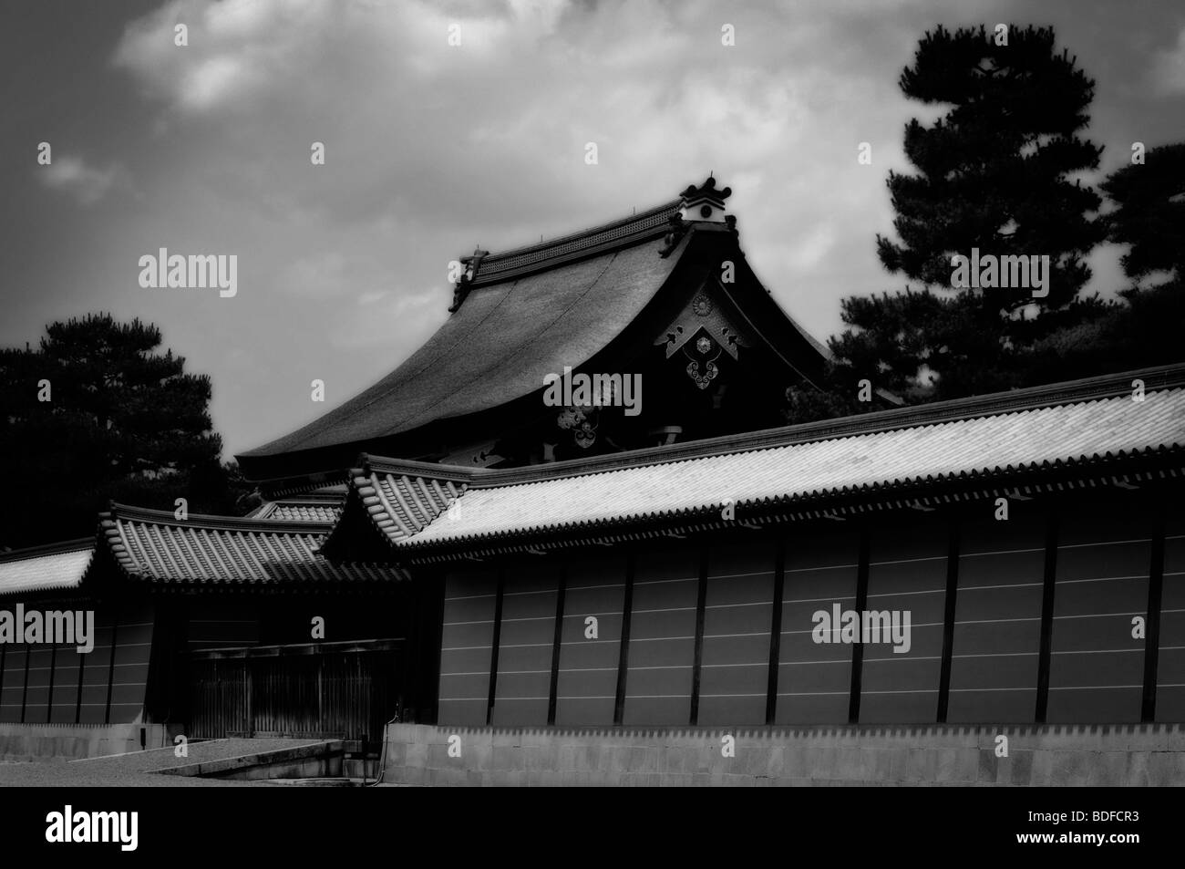 Walls and Gate of Gosho Imperial Palace. Imperial Palace Park. Kyoto. Kansai (aka Kinki) region. Japan Stock Photo