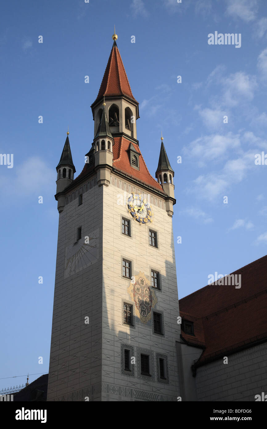 Altes Rathaus (Old Townhall), Marienplatz main pedestrian shopping area ...
