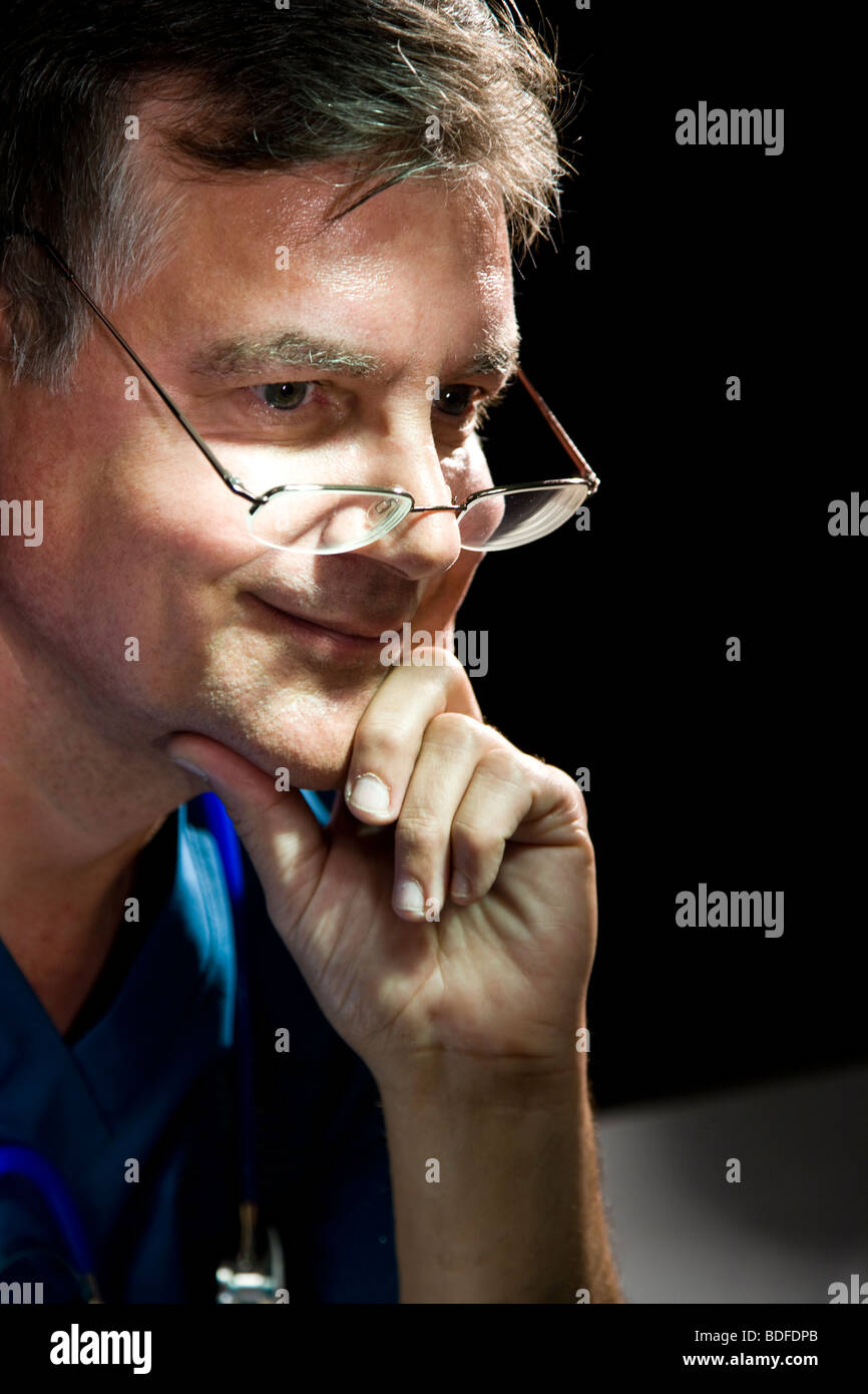 Mature black male doctor hi-res stock photography and images - Alamy