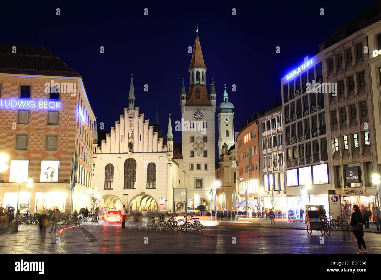 Altes Rathaus (Old Townhall), Marienplatz main pedestrian shopping area, Munich, Germany Stock Photo