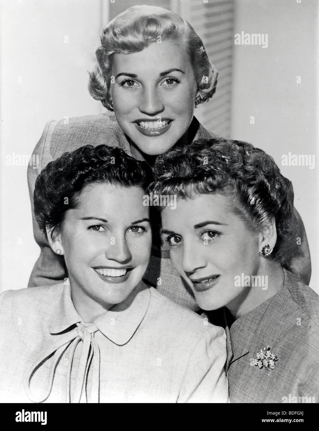 ANDREWS SISTERS - US vocal trio from left Maxene, Patty and LaVerne Stock Photo
