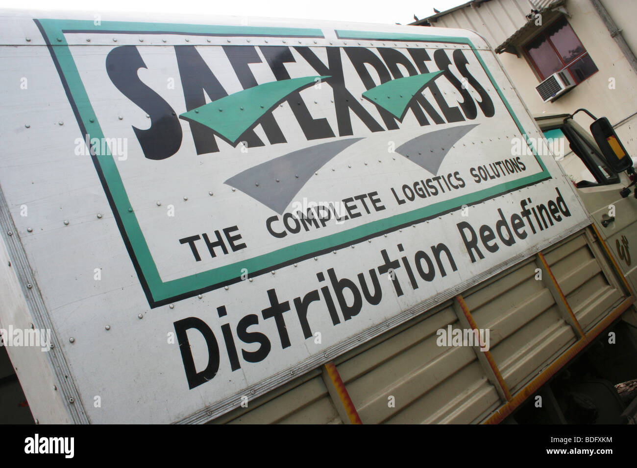 Aggregate 103+ safexpress logo camera.edu.vn