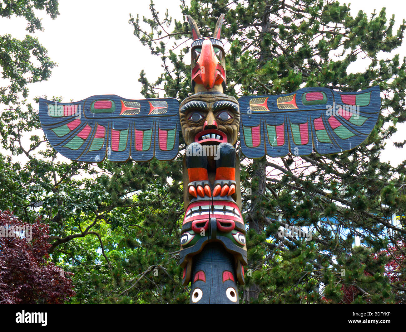Totem poles on vancouver island hi-res stock photography and images - Alamy