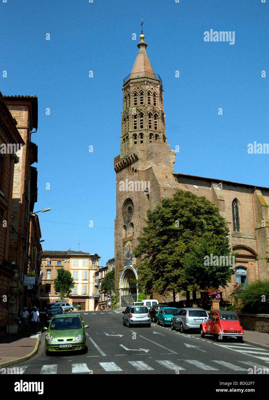 In Montauban, St Jacques church, with its octagonal Gothic tower, viewed from the Ingres museum, once the bishops' residence Stock Photo