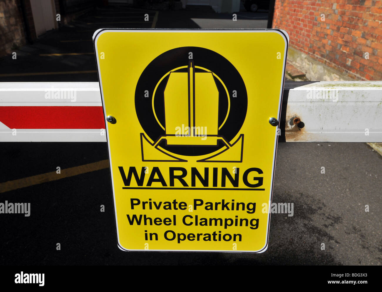 Wheel clamp sign hires stock photography and images Alamy