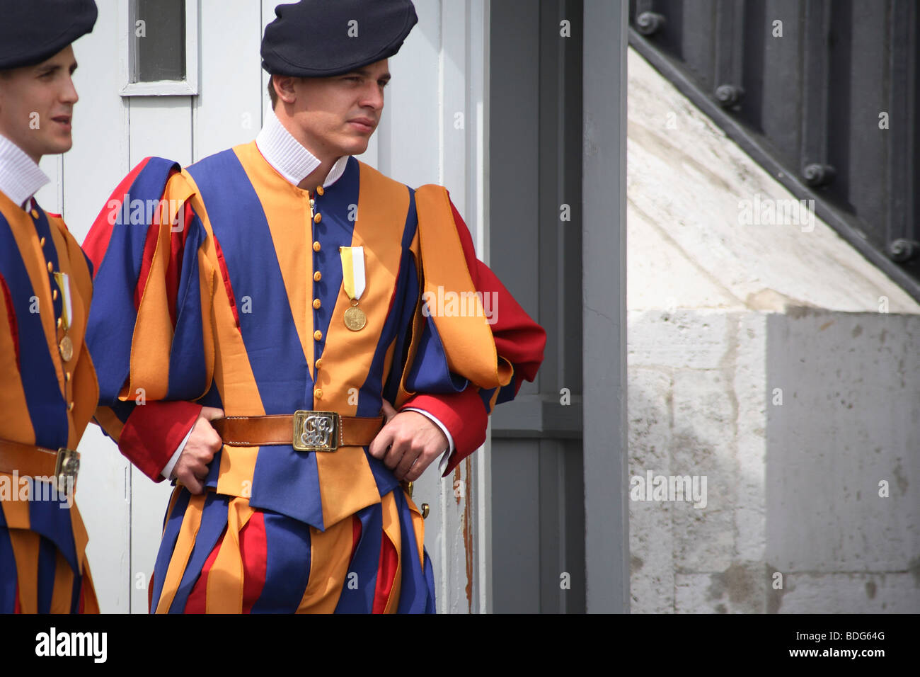 Swiss Guards at the Vatican, St Peter's Basilica, Rome Stock Photo - Alamy