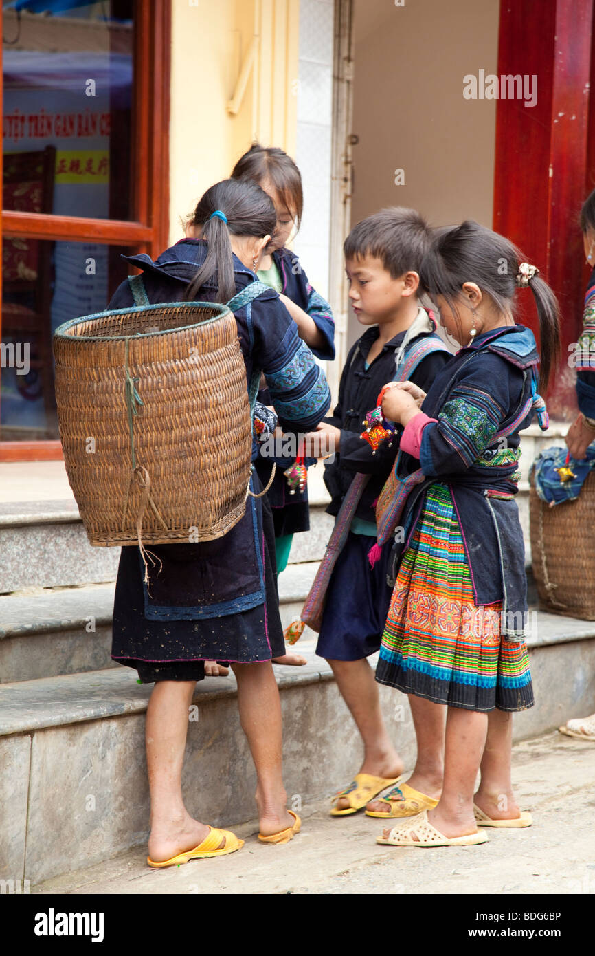 Hill tribe girl sapa vietnam hi-res stock photography and images - Alamy