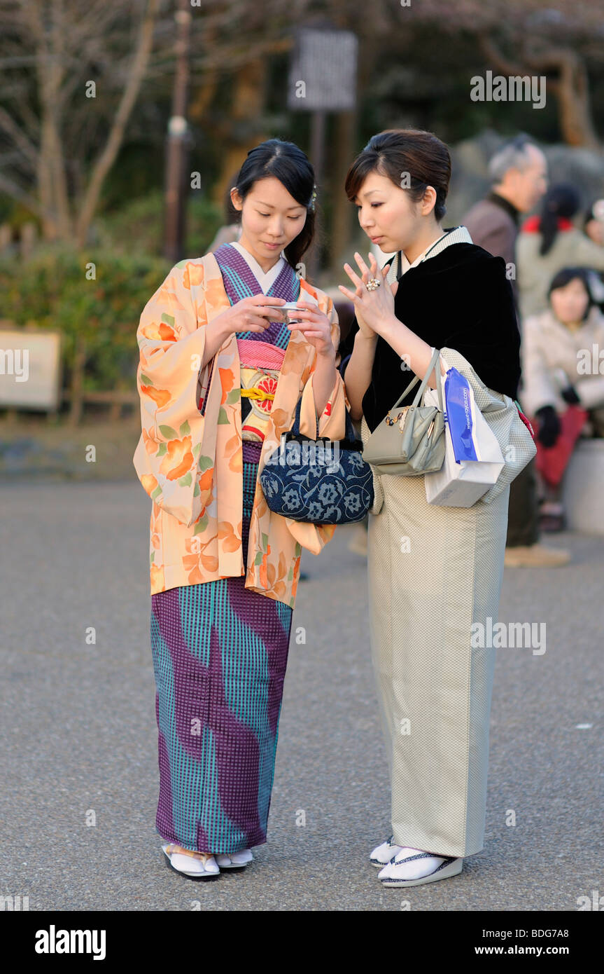 Young people wearing the traditional dress, kimono, in Maruyama Park,  Kyoto, Japan, Asia Stock Photo - Alamy