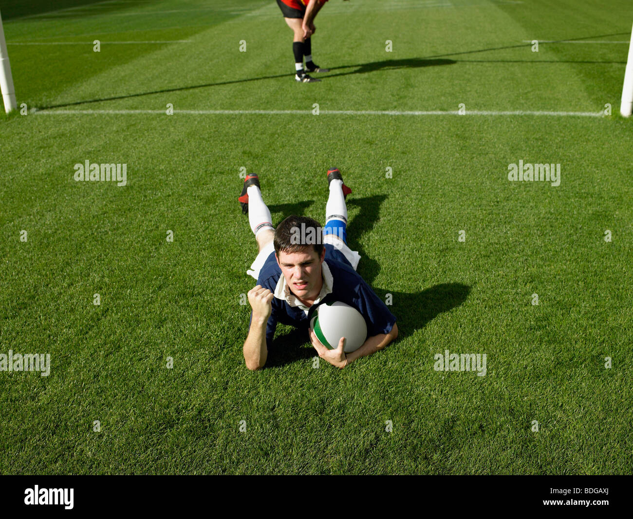 Player scoring try hires stock photography and images Alamy