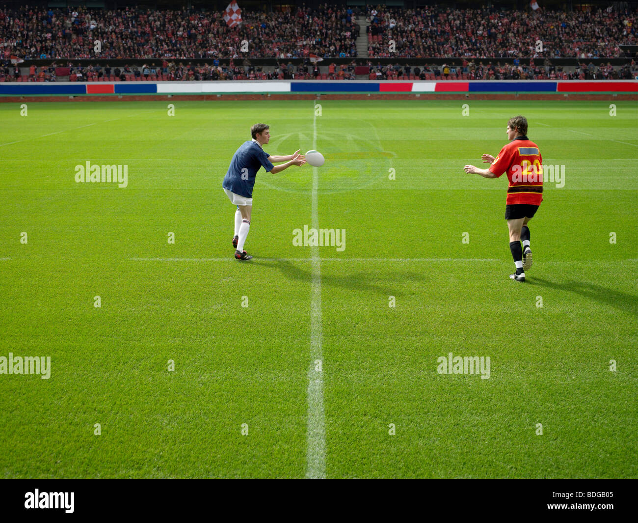 Rugby player throwing ball Stock Photo Alamy