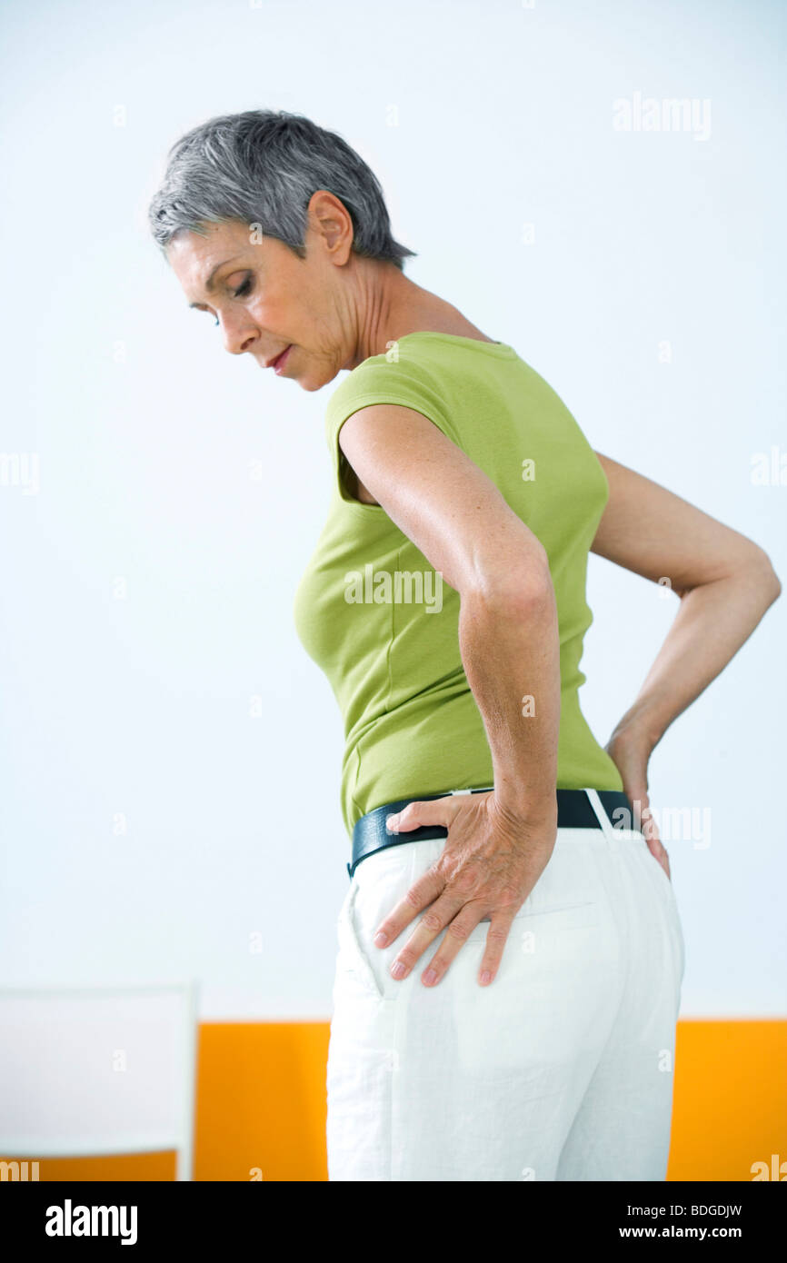 HIP PAIN IN AN ELDERLY PERSON Stock Photo Alamy
