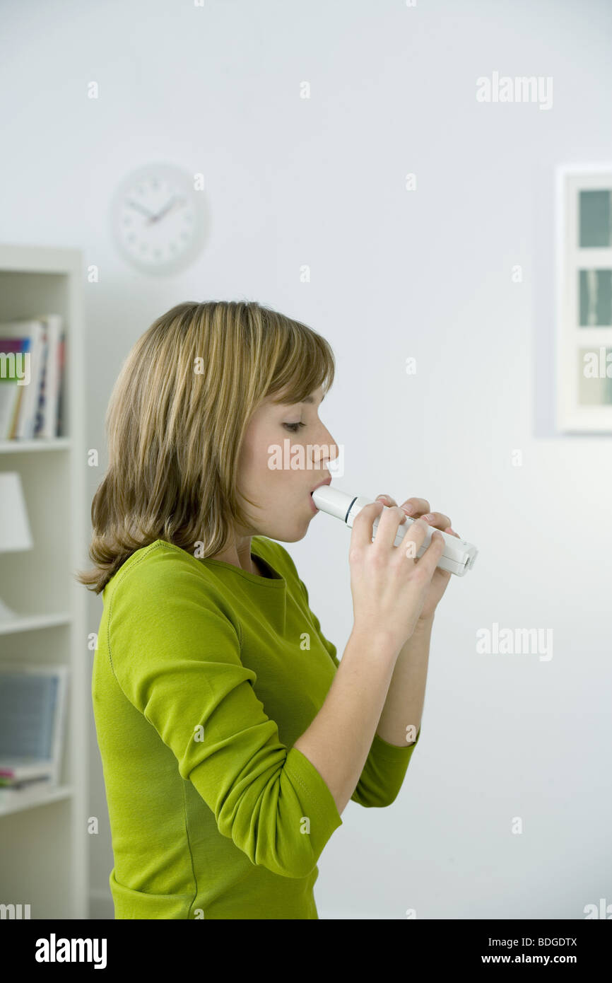 BREATHING, SPIROMETRY IN A WOMAN Stock Photo - Alamy