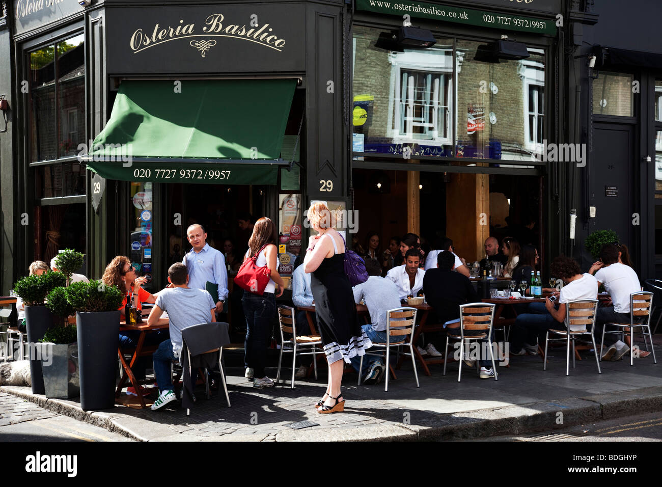 Restaurant scene in Notting Hill, West London Stock Photo - Alamy