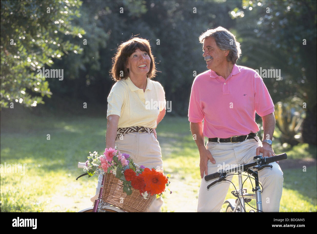 Stocks Pers ELDERLY PERS. PRACTISING A SPORT Stock Photo - Alamy
