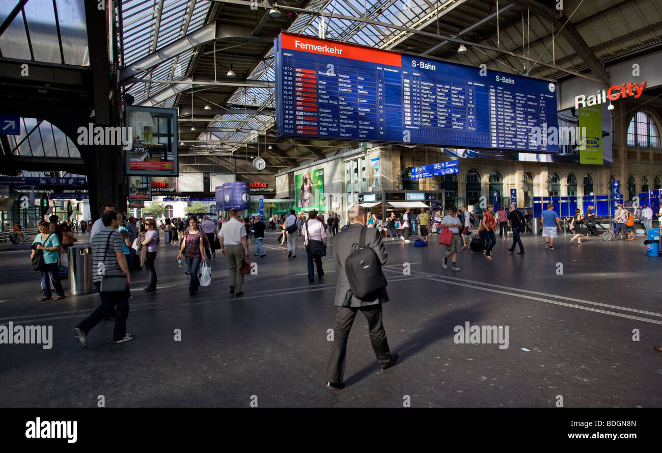 Commuters rushing to their trains at Zurich main railway station, Switzerland Stock Photo