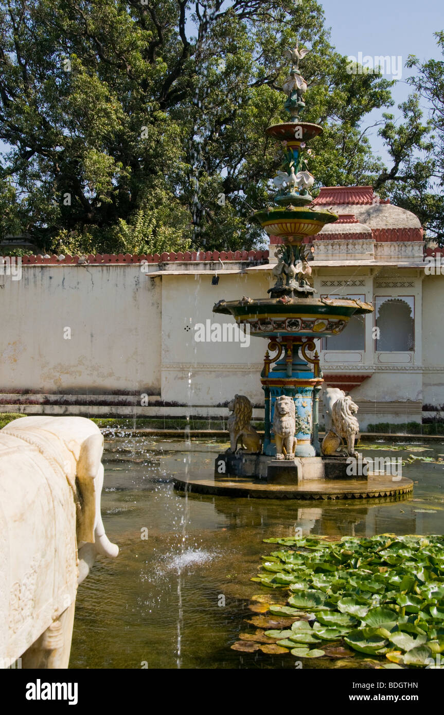Gardens of Maids of Honour, Four, Marble Elephants Guard the Lotus Pond, Sahelion k Bari, Udaipur, Rajasthan, India Stock Photo