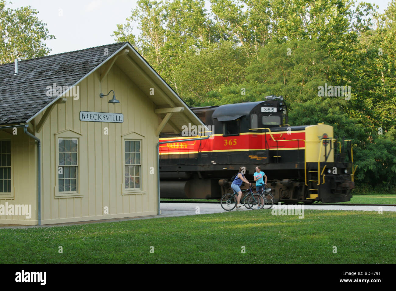 Brecksville Train Station. Part of the Cuyahoga Valley Scenic Railroad system. Akron, Ohio, USA. Train has motion blur. Stock Photo