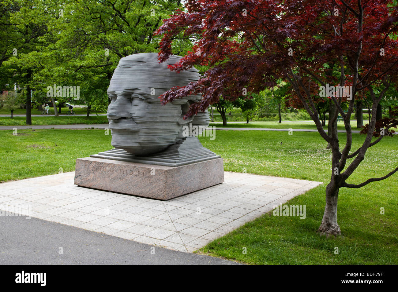 Statue of ARTHUR FIEDLER the conductor of the Boston Pops orchestra in CHARLES RIVER PARK - BOSTON, MASSACHUSETTS Stock Photo