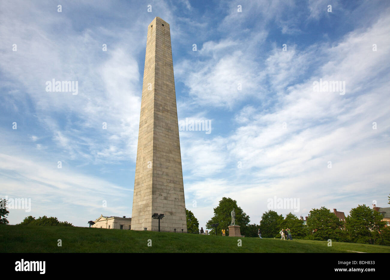 The GRANITE OBELISK at the BUNKER HILL MONUMENT located on Breeds Hill commemorates the heros of the Revolutionary War - BOSTON Stock Photo