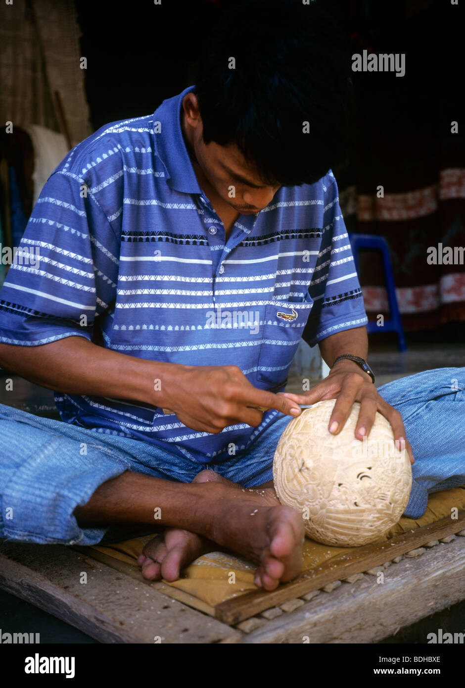 Coconut shell crafts hires stock photography and images Alamy