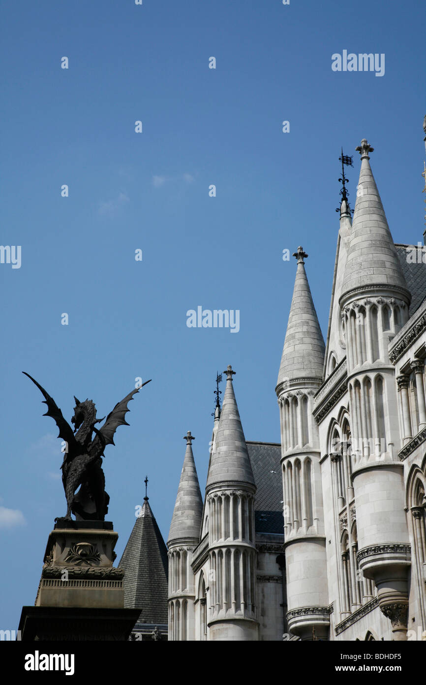 City Dragon and the Royal Courts of Justice (Law Courts), The Strand, London, UK Stock Photo