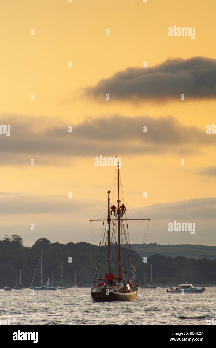 Working in the rigging hi-res stock photography and images - Alamy