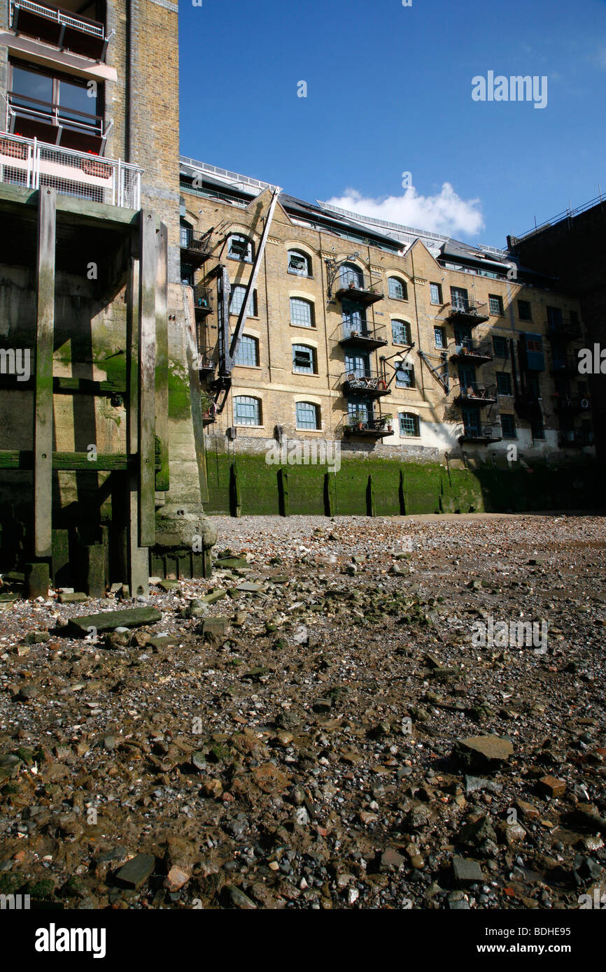 River Thames foreshore at New Jubillee Wharf, Wapping, London, UK Stock Photo