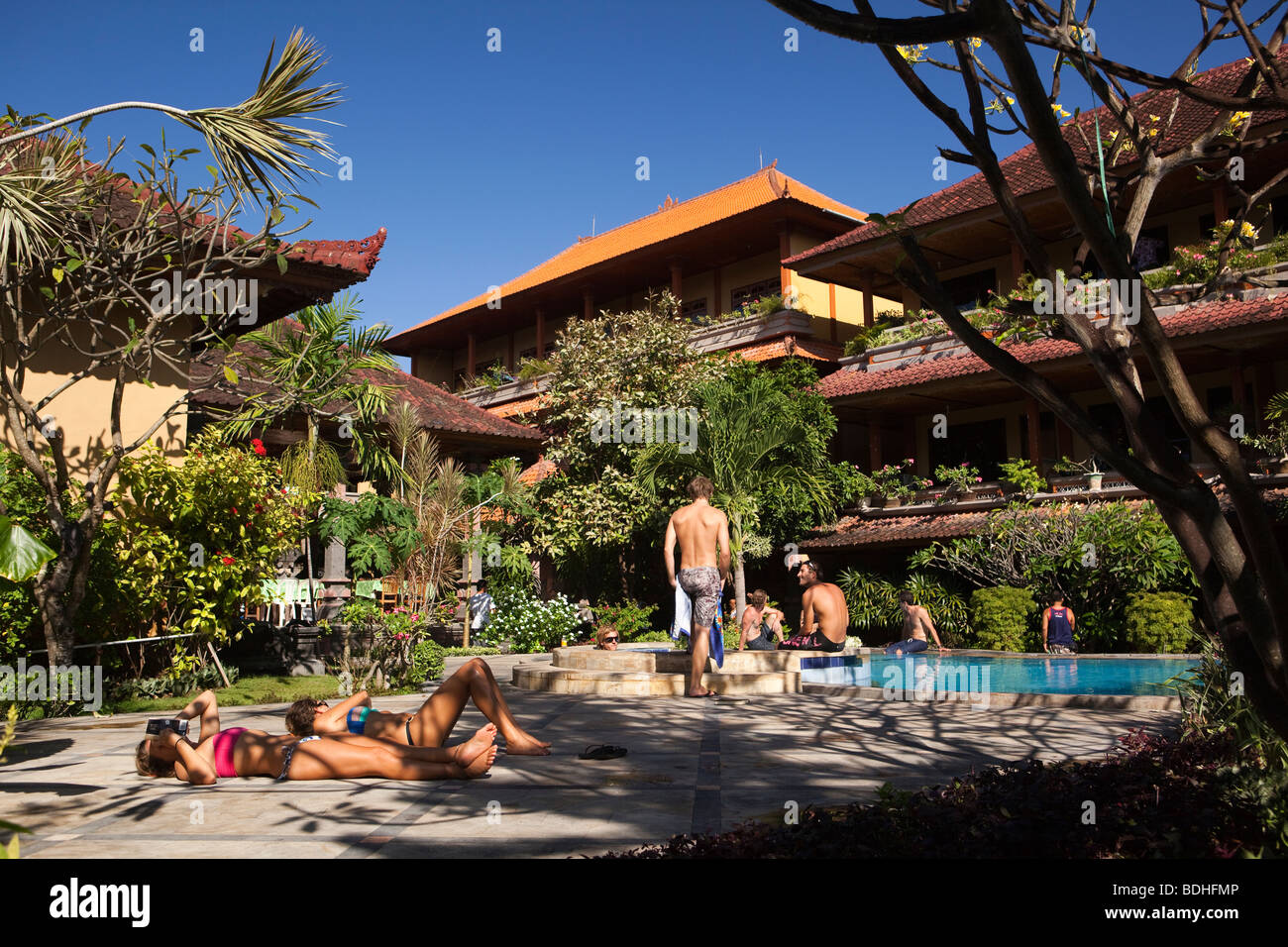 Indonesia, Bali, Kuta, Suka Beach Inn, holidaymakers around the swimming pool Stock Photo