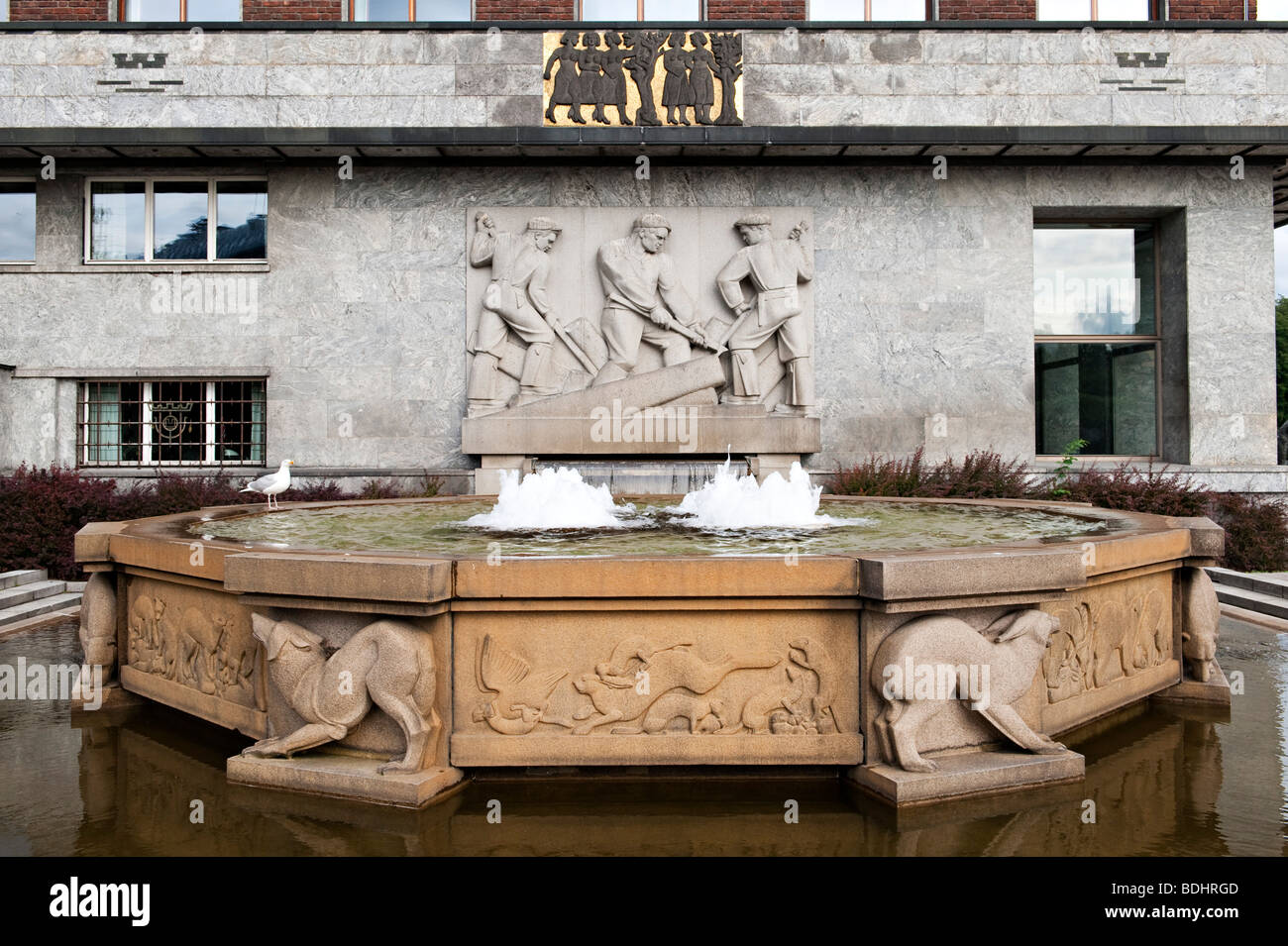 Oslo City Hall (Oslo Radhus), Norway, built from 1931. A fountain ...