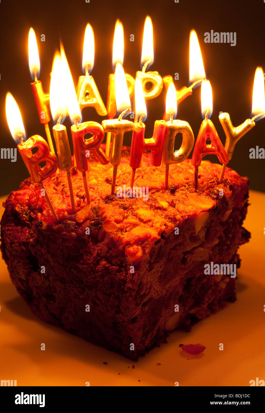 Share more than 80 happy birthday cake with candles latest - in.daotaonec