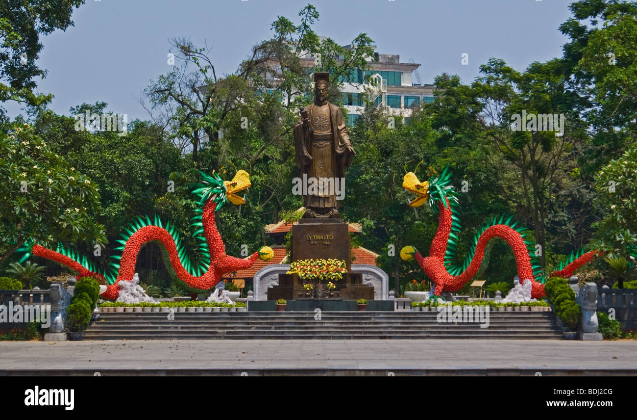 Statue of Emperor Ly Thai To, with colourful dragons. Indira Gandhi Park, Hanoi, Vietnam. Stock Photo