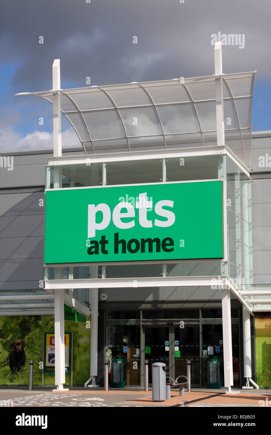 Pets At Home, retail outlet in a U.K. city. Stock Photo