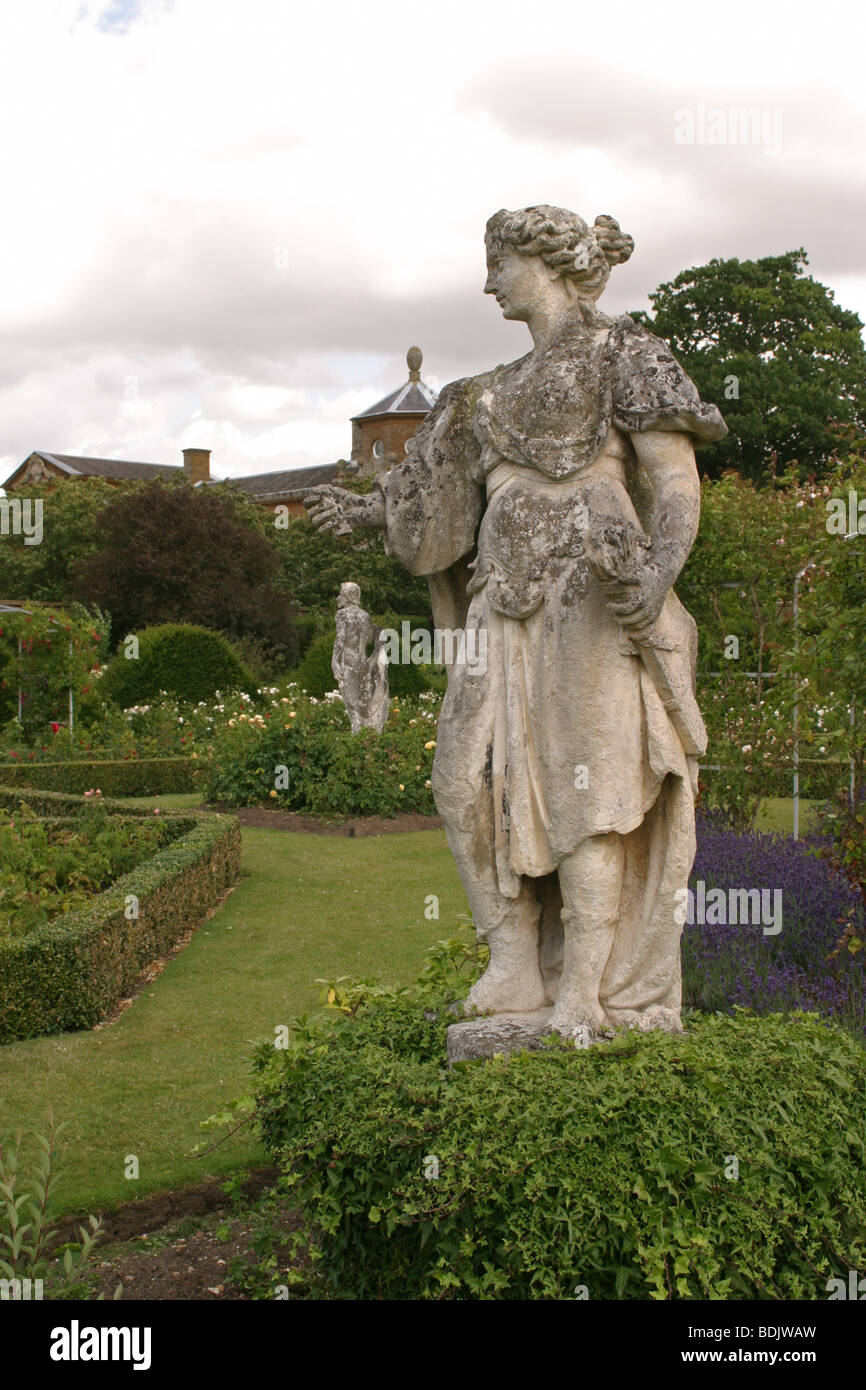Garden statues hires stock photography and images Alamy