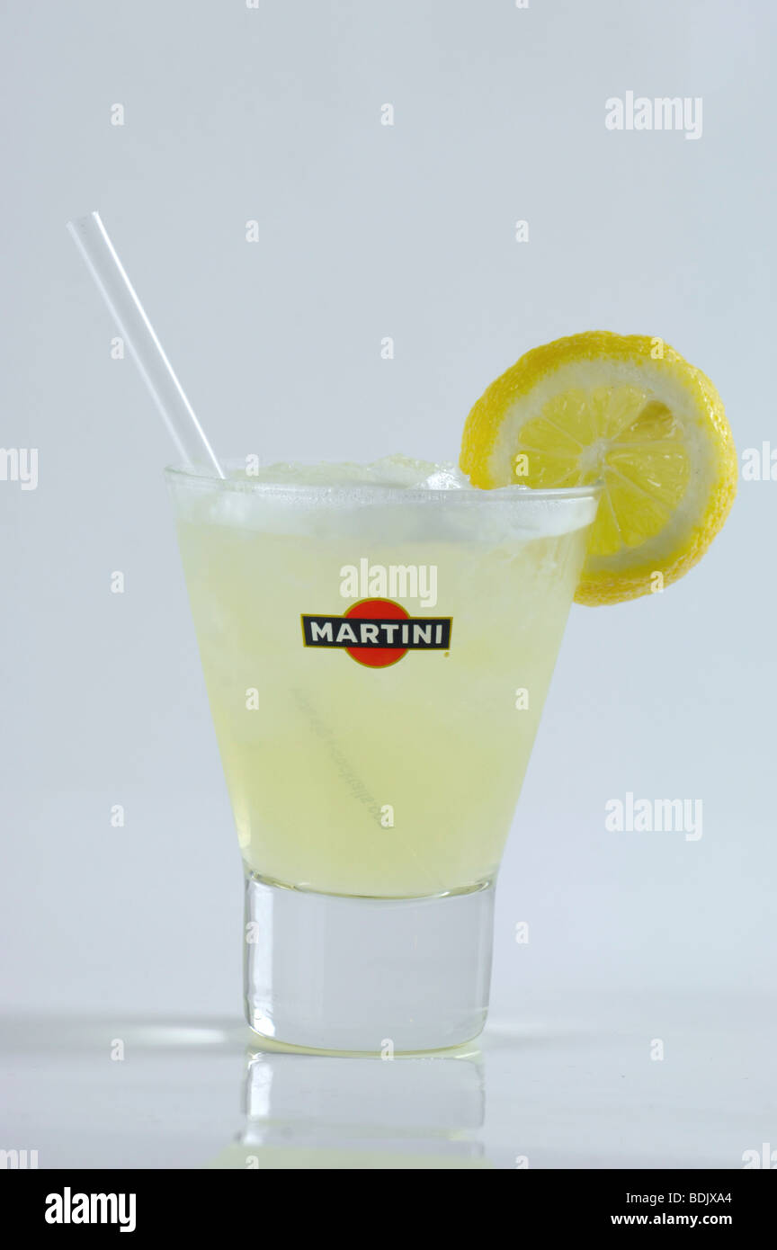 Martini cocktail lemon hi-res stock photography and images - Alamy