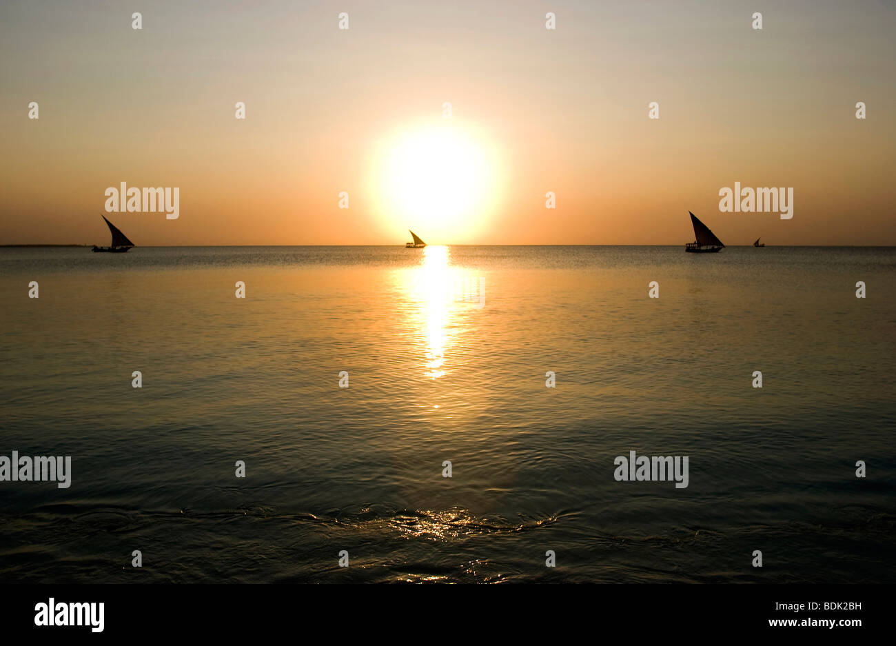 Sundowner boat hi-res stock photography and images - Alamy