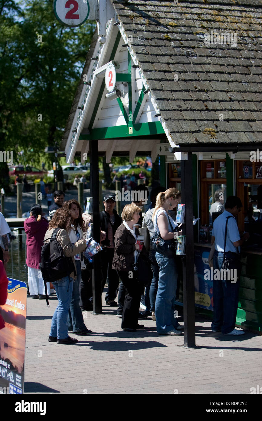 Ticket office for Lakes Cruises on Lake Windermere Stock Photo Alamy