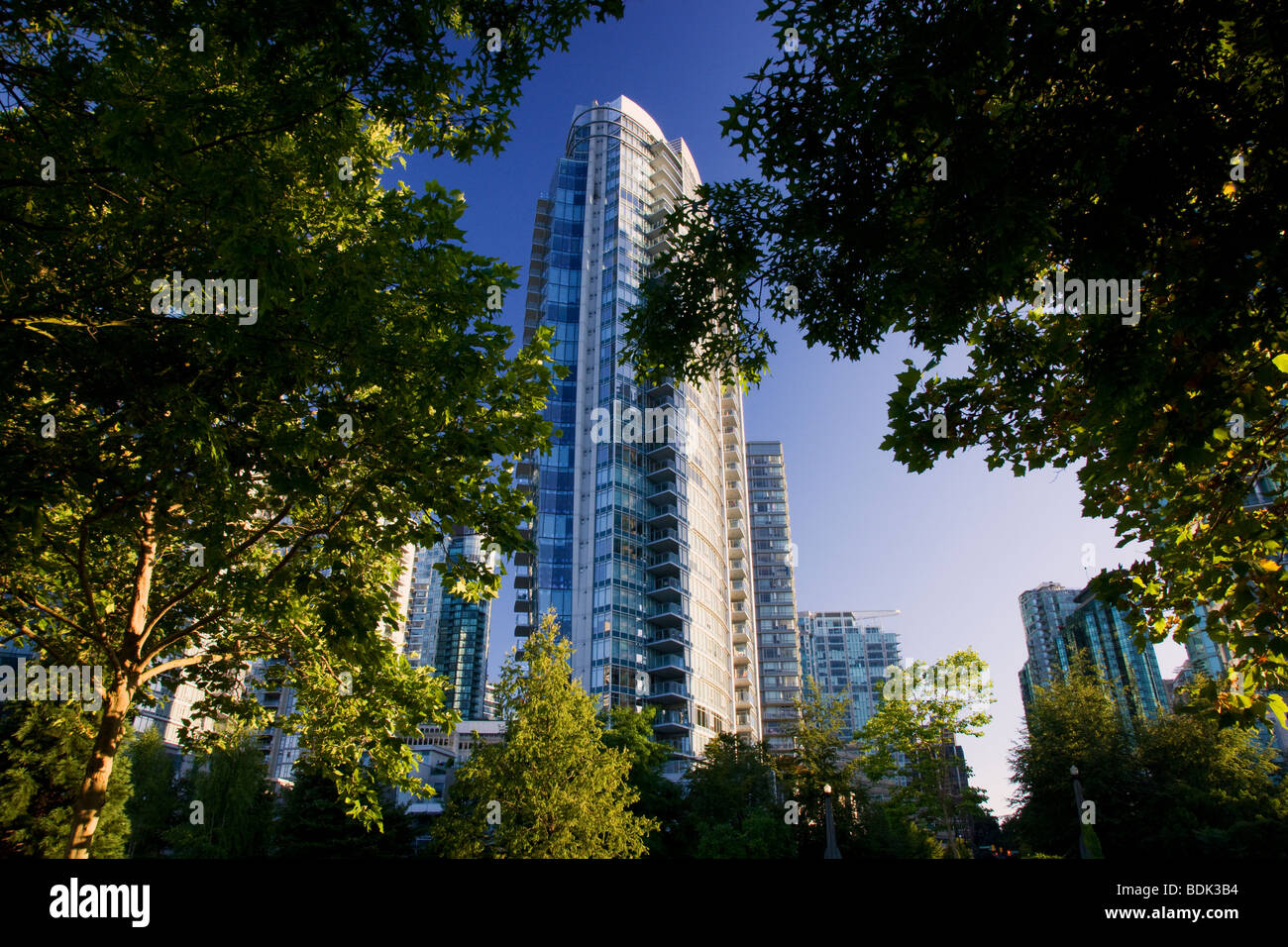 High_rise hi-res stock photography and images - Alamy