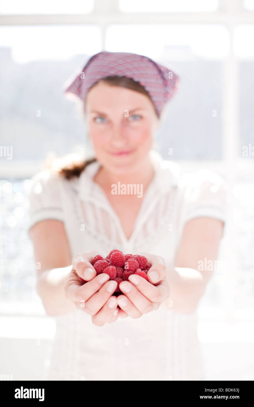 Handfull of food hi-res stock photography and images - Alamy