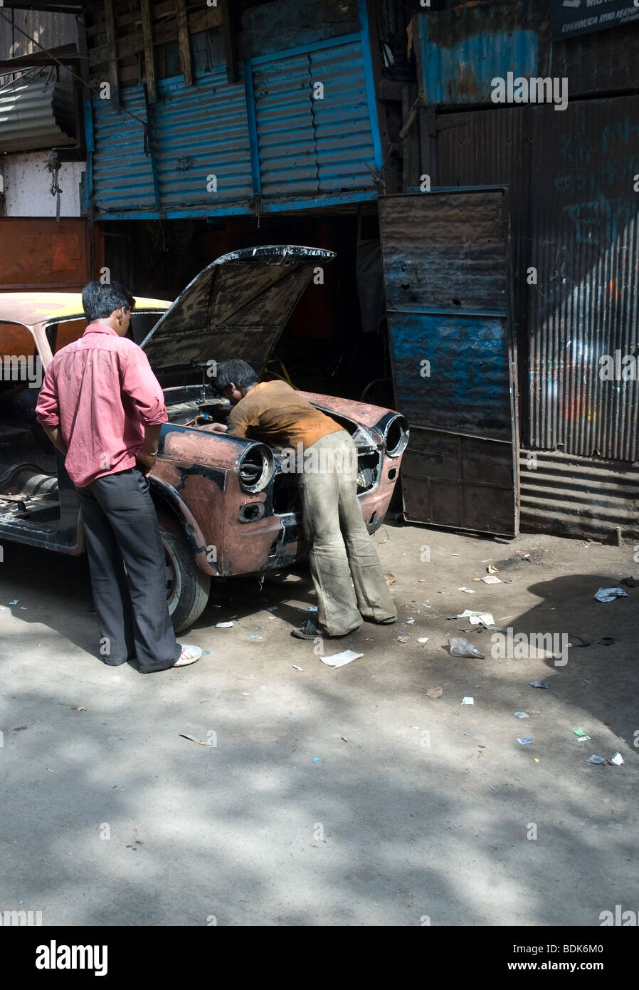Car dismantle hi-res stock photography and images - Alamy