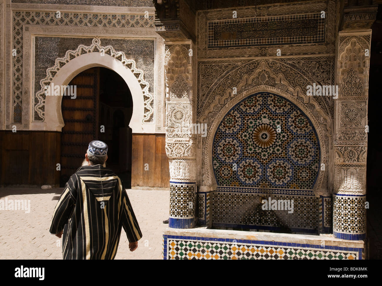 Men in traditional dress water hires stock photography and images Alamy