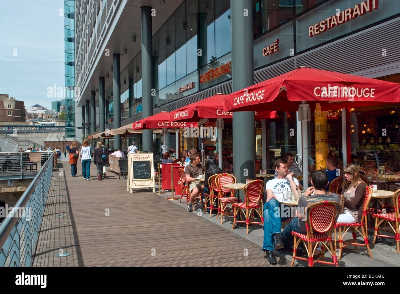Restaurant st katherines dock london hi-res stock photography and images -  Alamy