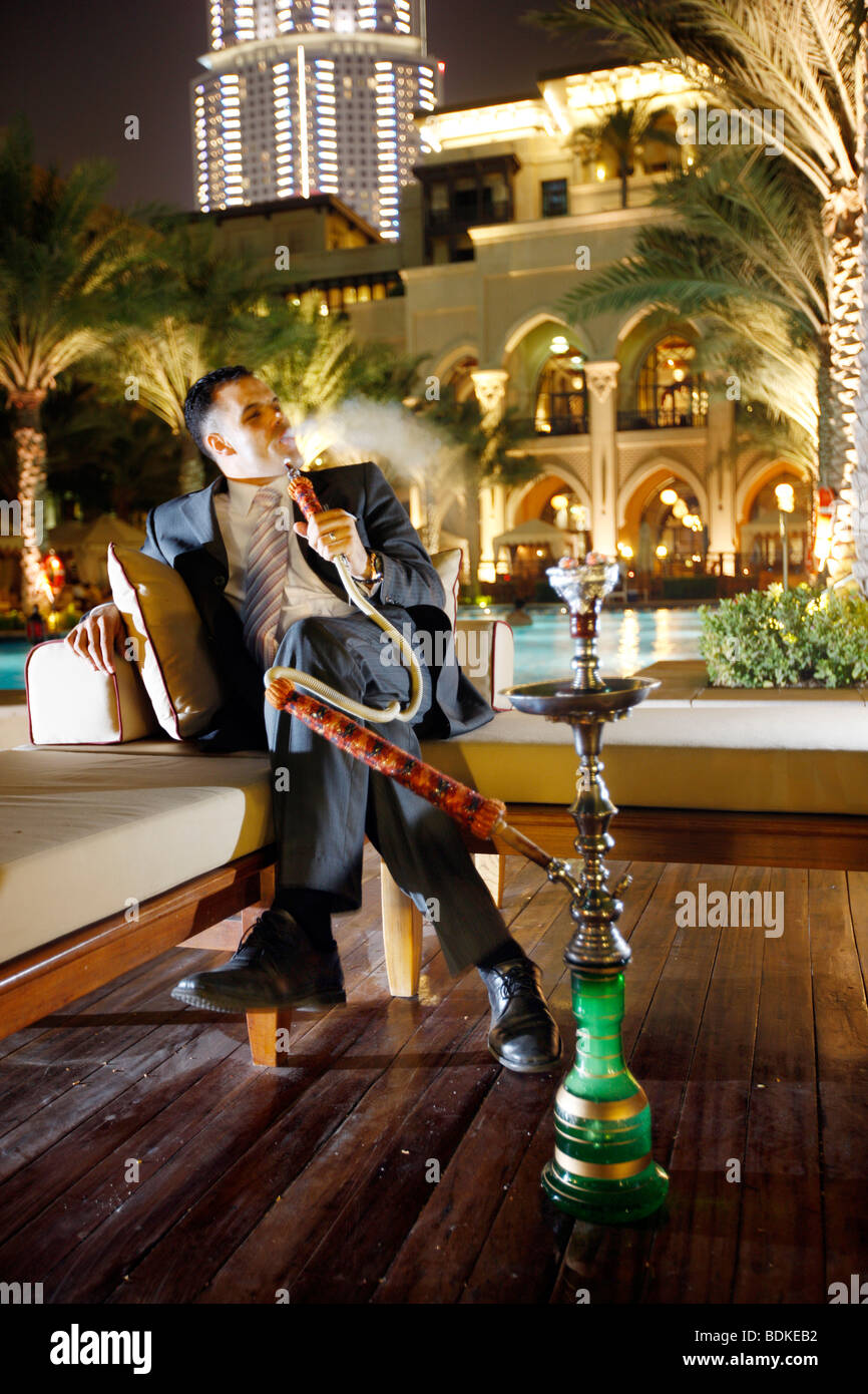 Uae dubai shisha pipe smoking hires stock photography and images Alamy
