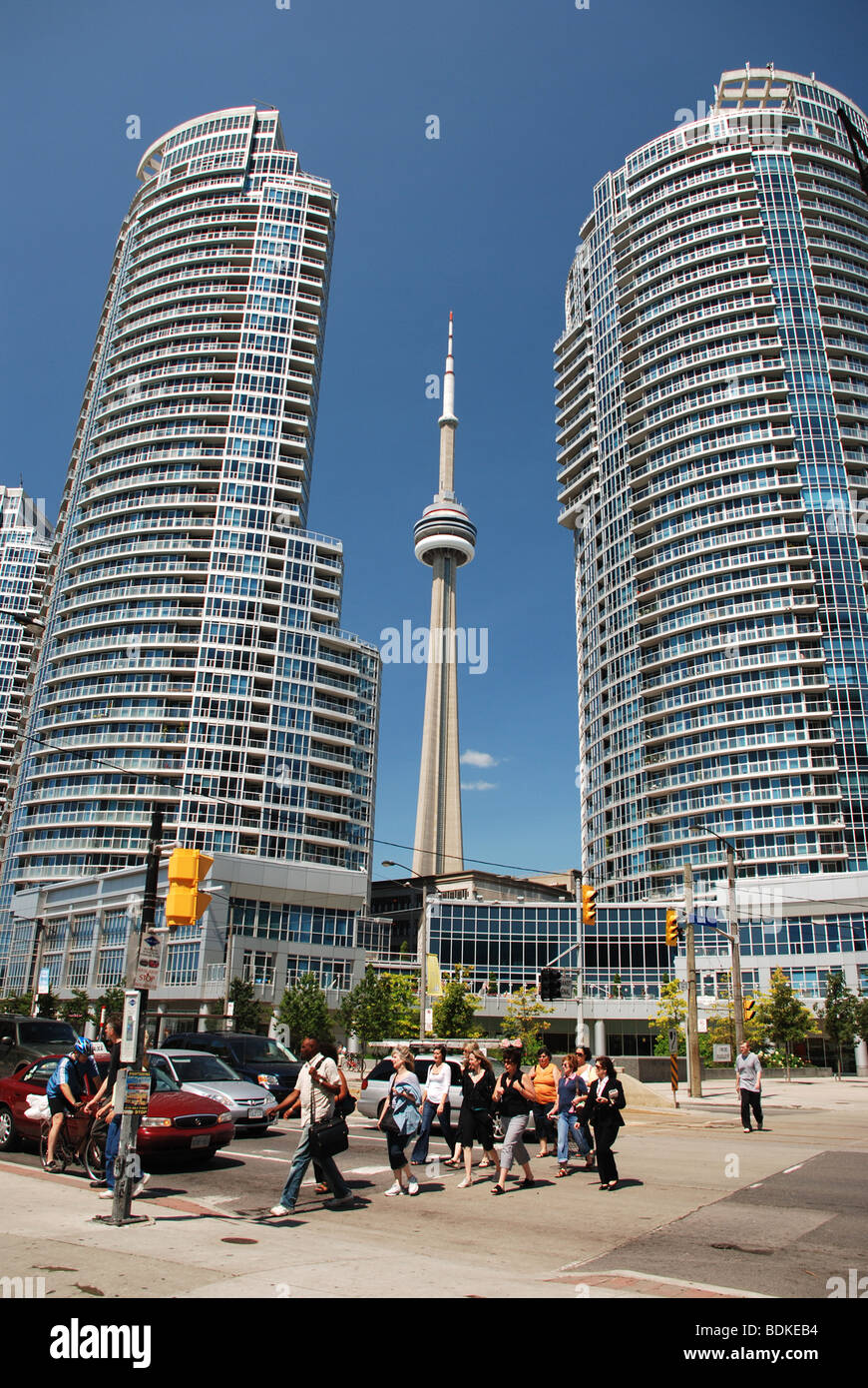 Cn tower toronto skyline summer hi-res stock photography and images - Alamy