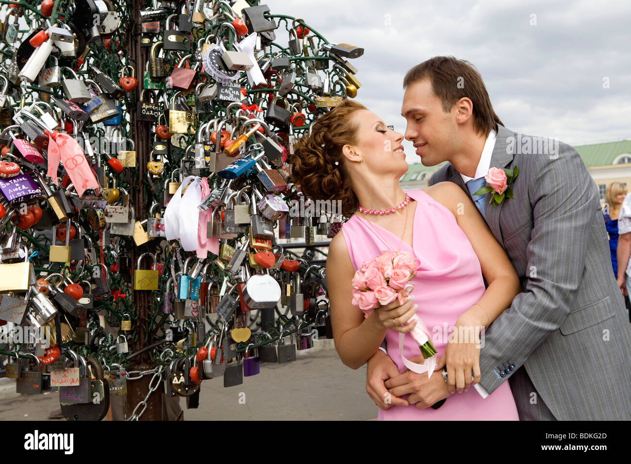 Newlyweds talking kissing hi-res stock photography and images - Alamy