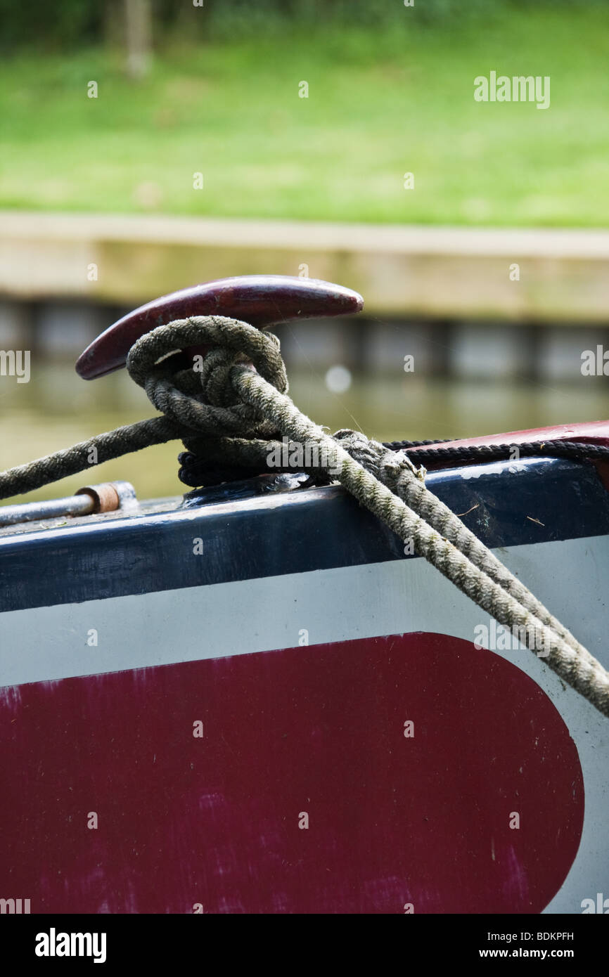 A length of rope securing a canal boat Stock Photo - Alamy