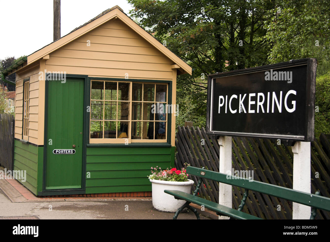 Porters cabin, Pickering Station platform, North Yorkshire, England, UK Stock Photo