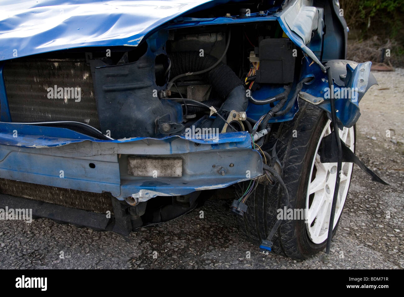 Damaged vehicle awaiting repair Stock Photo - Alamy